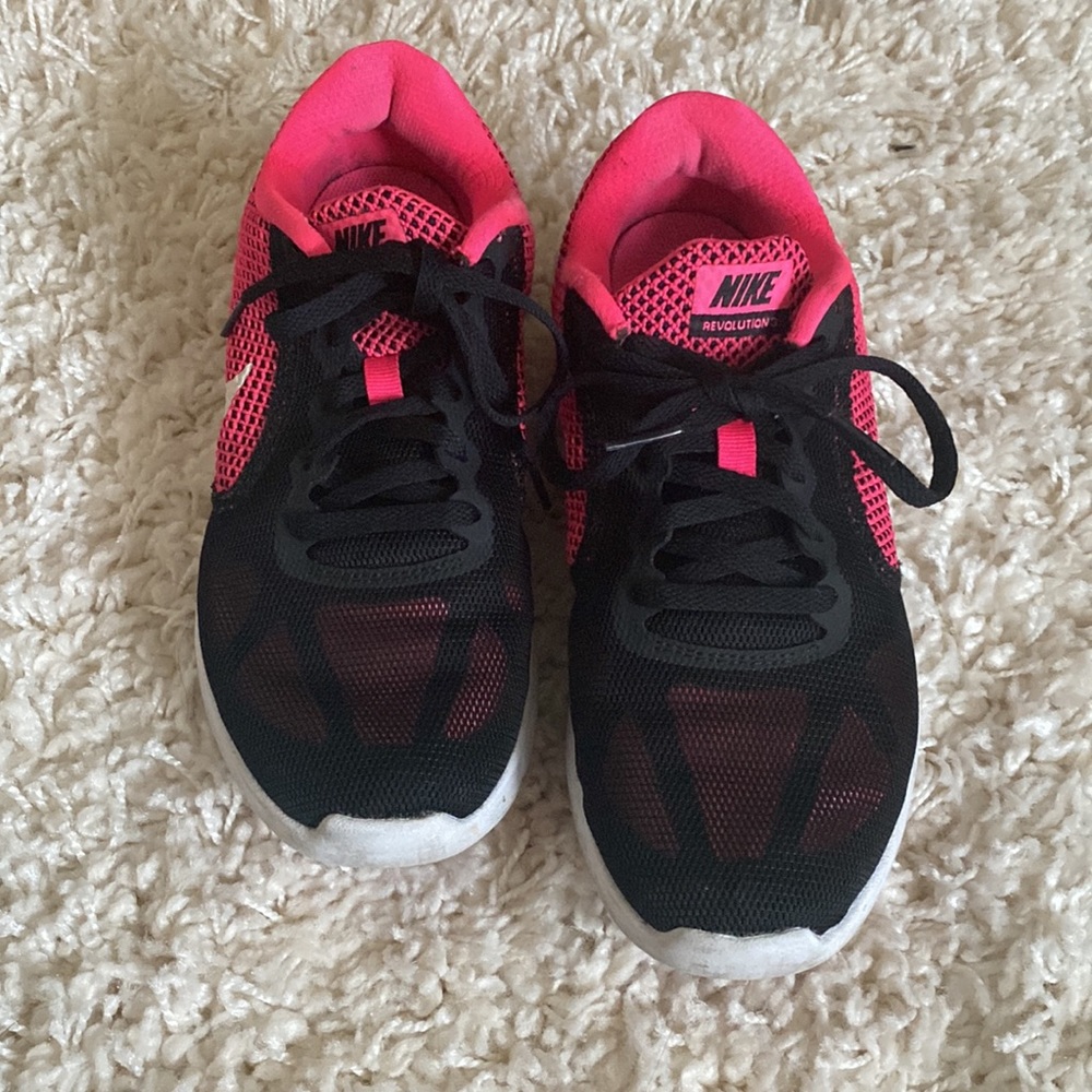 Nike hot pink sneakers size 7